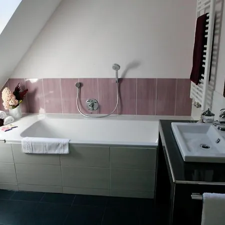 Haus Keppelborg: Zi Antonia Mit Kirchplatzblick * Heek